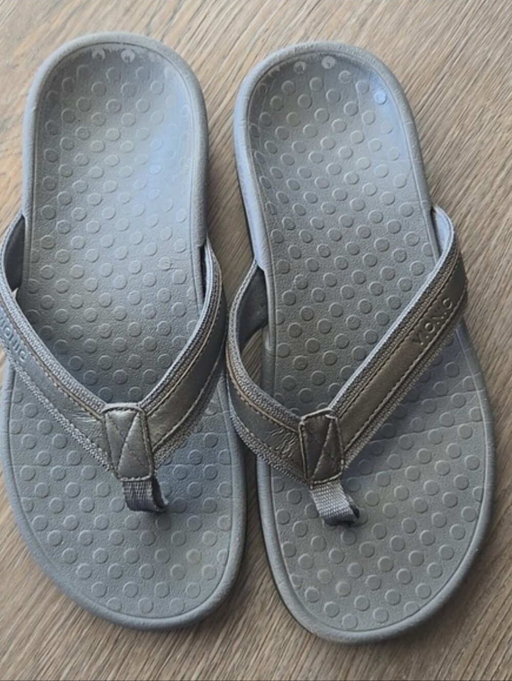 Vionic Tide 2.0 Women's Metallic Silver Gray Sandals